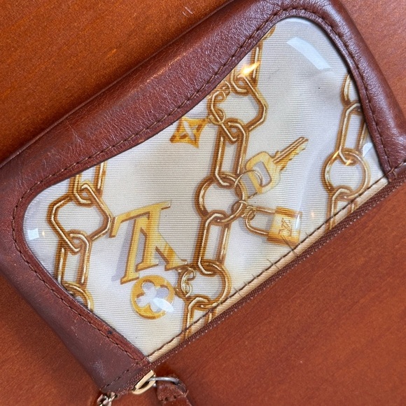 Auth Louis Vuitton Monogram Charms
Patent Leather Card/Coin Holder - Picture 7 of 11